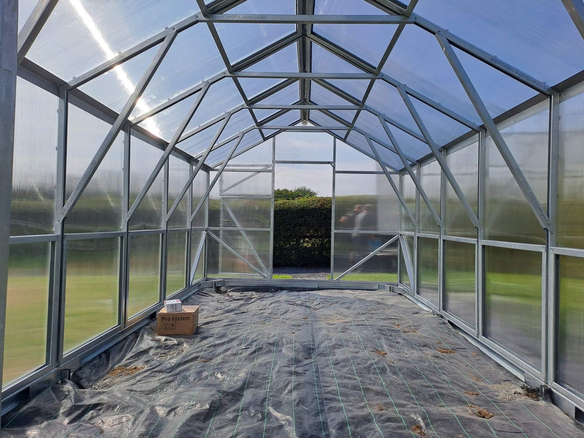 THE VICTORIA - POLYCARBONATE GREENHOUSE 3X6M (9.8FT X 19.6FT) 18 M² - Keane Gardens