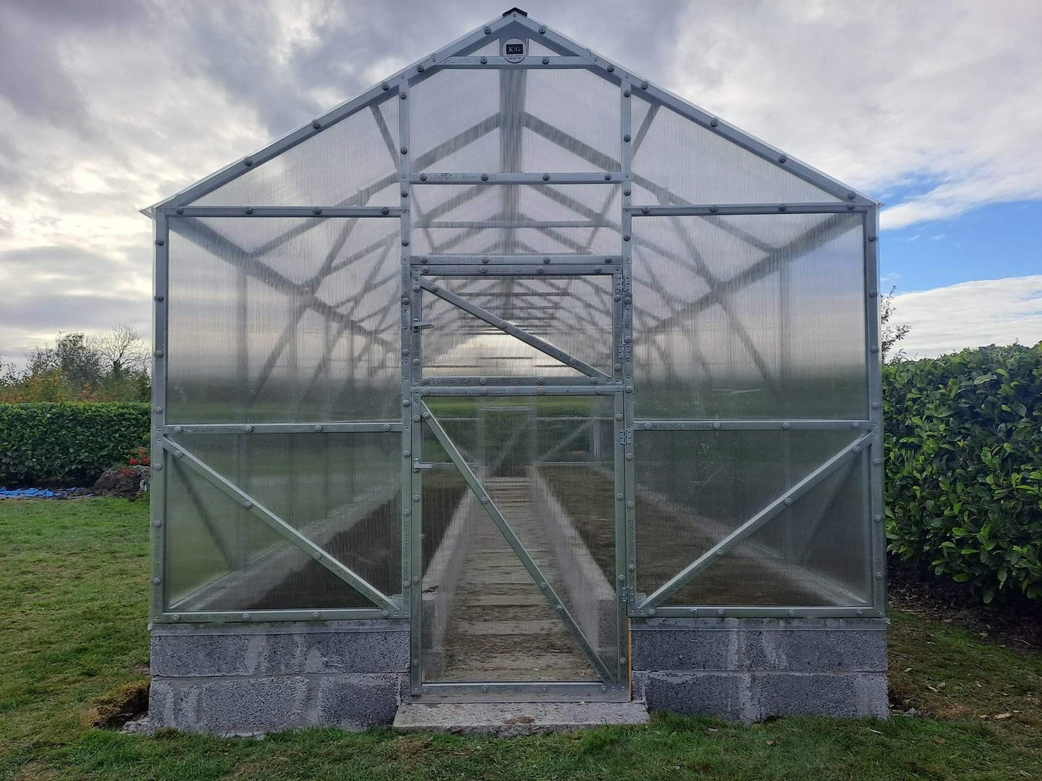 THE VICTORIA - POLYCARBONATE GREENHOUSE 3X10M (9.8FT X 33FT) 30M² - Keane Gardens