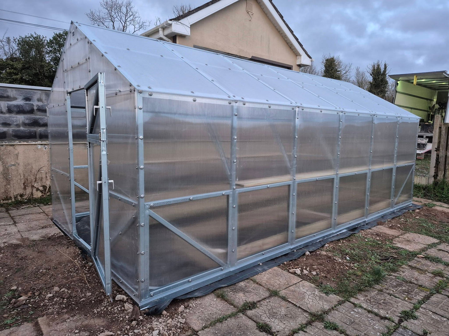 THE VICTORIA - POLYCARBONATE GREENHOUSE 3X6M (9.8FT X 19.6FT) 18 M²