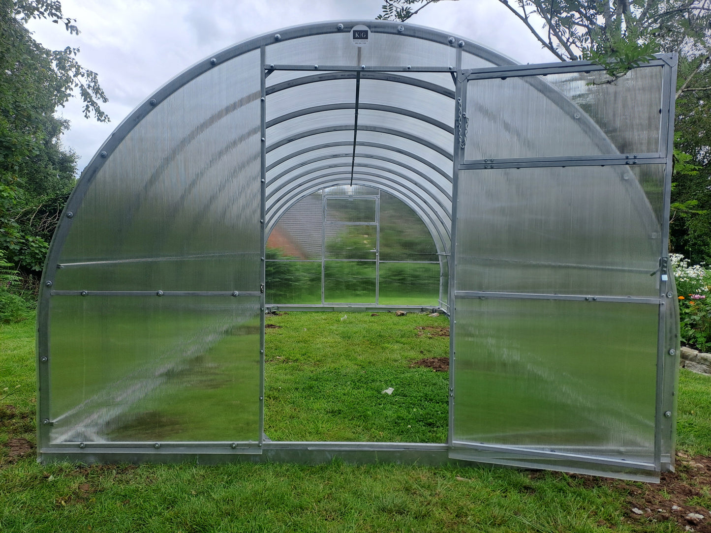 THE CLASSIC - POLYCARBONATE GREENHOUSE 3M X 6M (9.8FT X 19.6FT) 18 M²