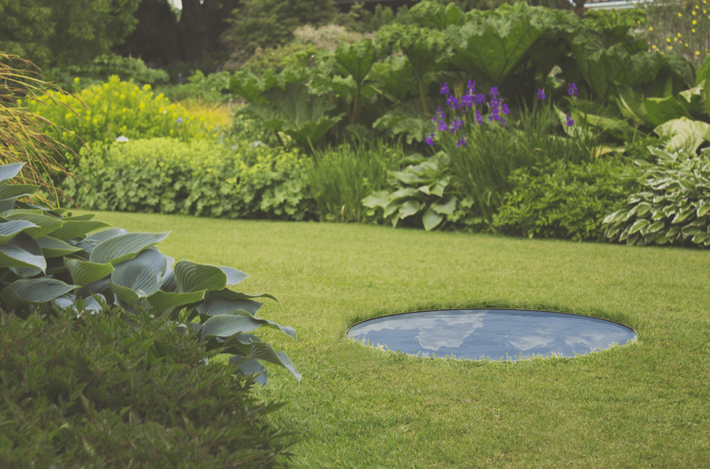 WATER MIRROR LARGE ROUND - Keane Gardens